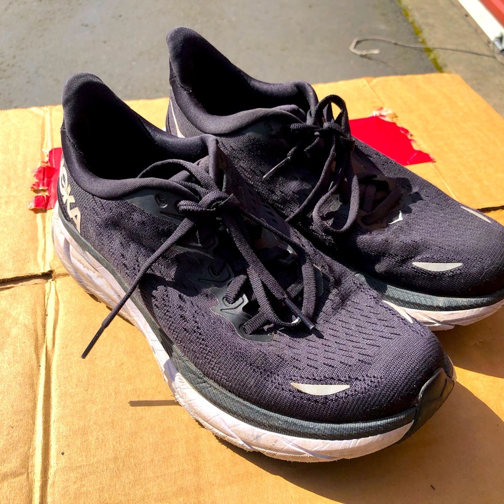 Hoka One One Clifton 8 Women’s Black White Running Sneakers Size 7.5D